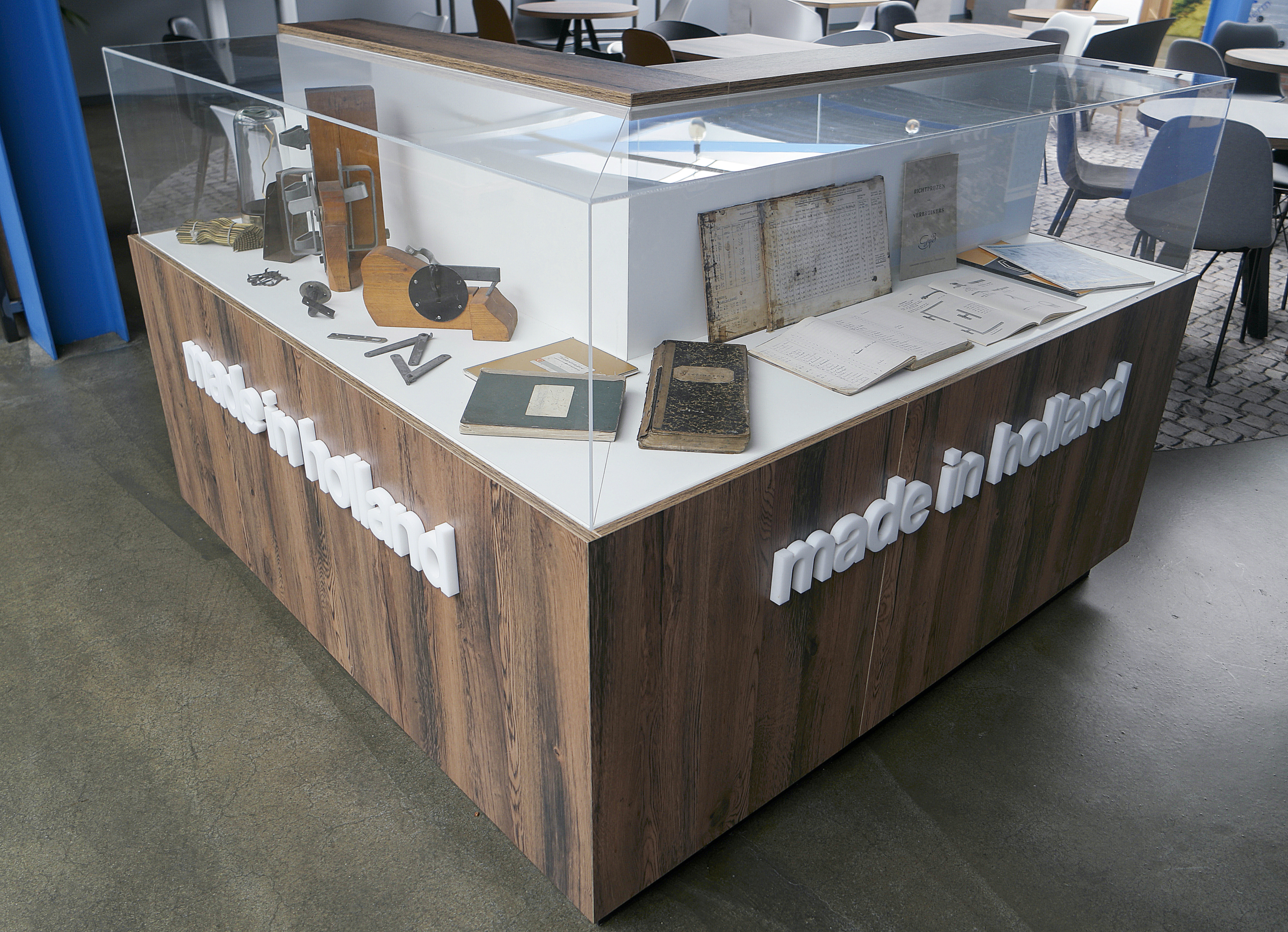 Made in Holland Vitrine